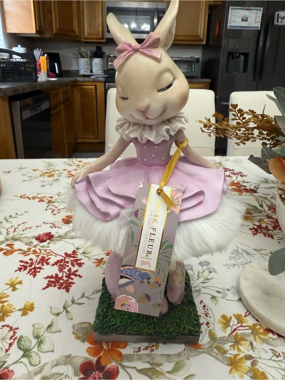 Jolie Fleur Pink Bunny Figurine Décor